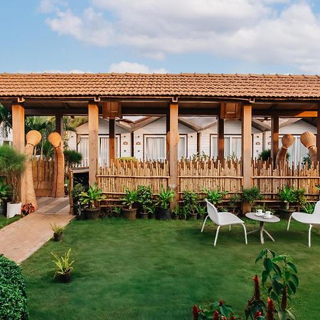 Stone Wood Beach Resort, Вагатор Екстер'єр фото