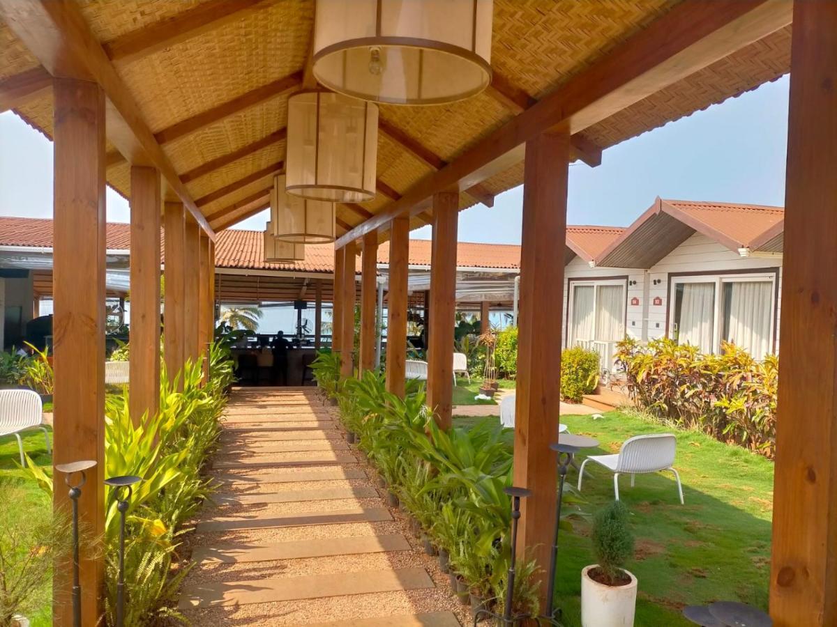 Stone Wood Beach Resort, Вагатор Екстер'єр фото
