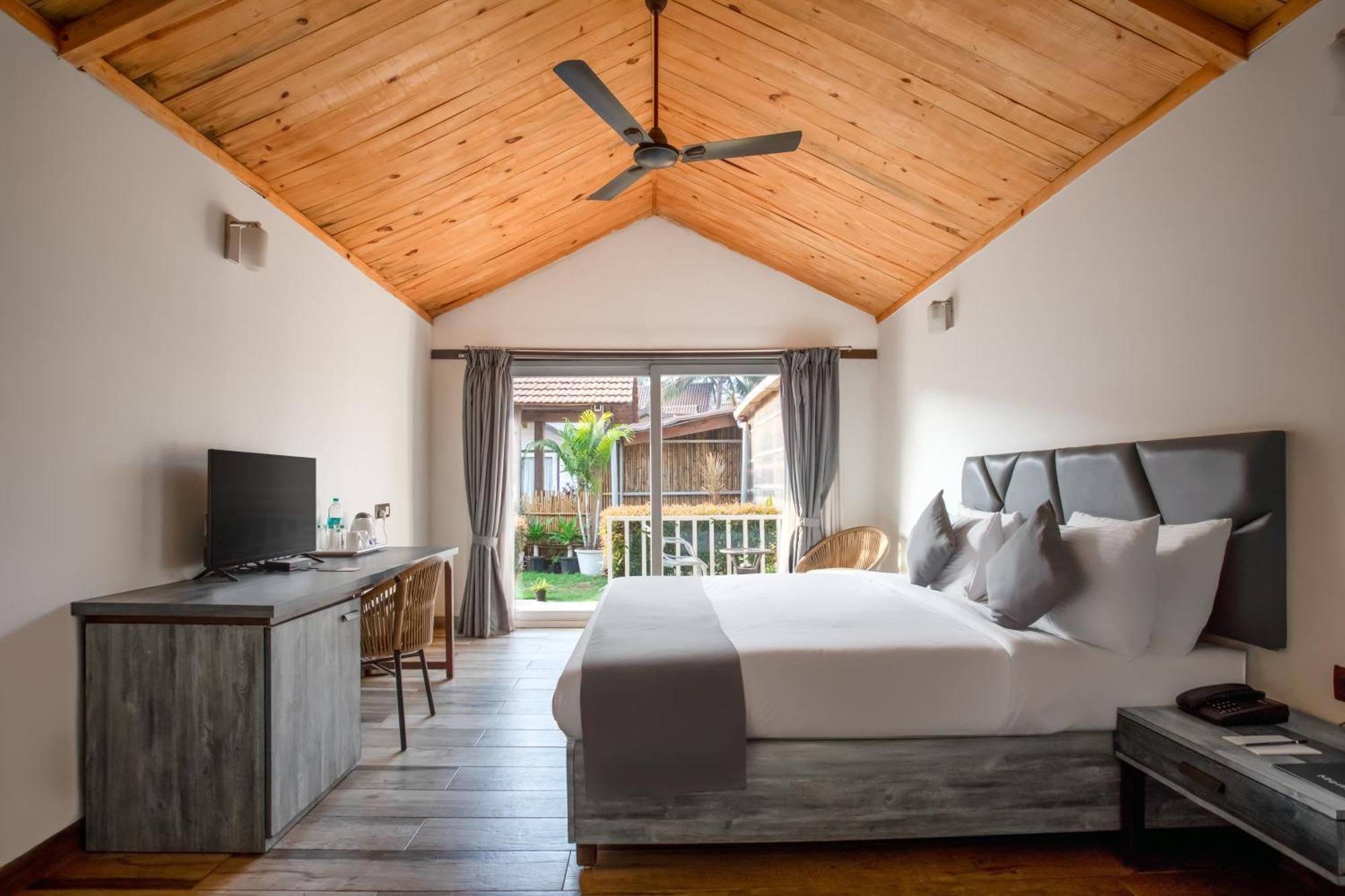 Stone Wood Beach Resort, Вагатор Екстер'єр фото