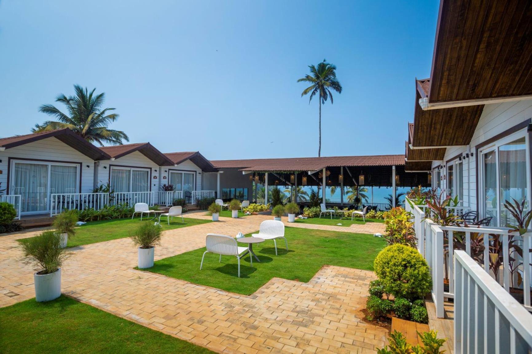 Stone Wood Beach Resort, Вагатор Екстер'єр фото